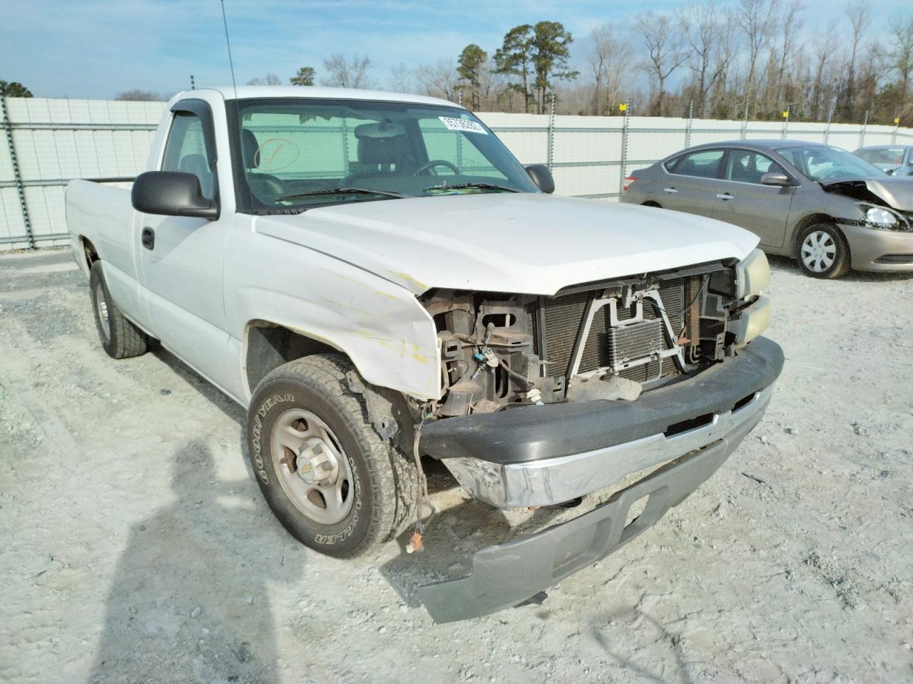 CHEVROLET SILVERADO 2004 with VIN 1GCEC14T64E216449 - Photo from auction