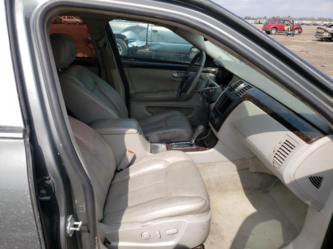 Photo 5 from auction – 2008 CADILLAC DTS with VIN 1G6KD57Y48U124446