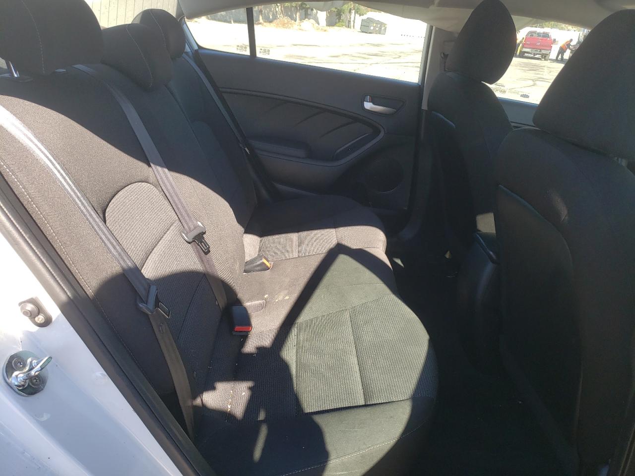 Photo 6 from auction – 2018 KIA FORTE LX with VIN 3KPFK4A77JE256619
