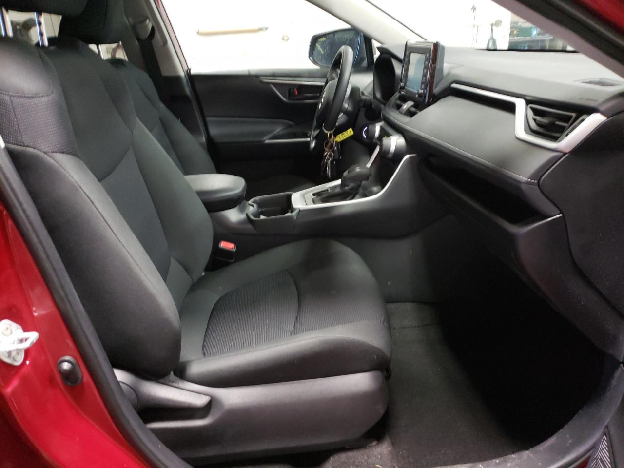Photo 5 from auction – 2021 TOYOTA RAV4 LE with VIN 2T3F1RFV7MW219070