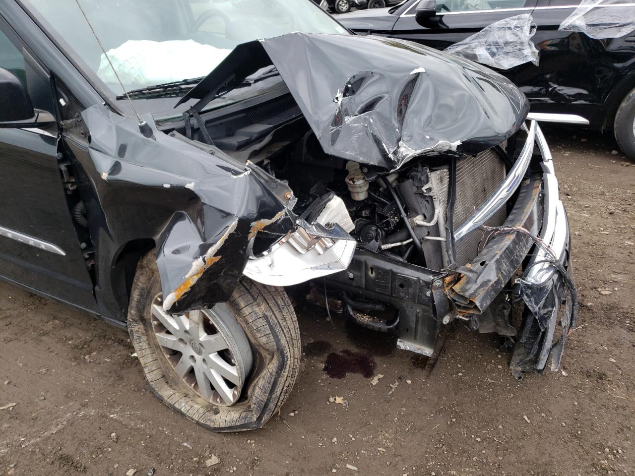 Photo 9 from auction – 2014 CHRYSLER TOWN & COU with VIN 2C4RC1BG9ER149096