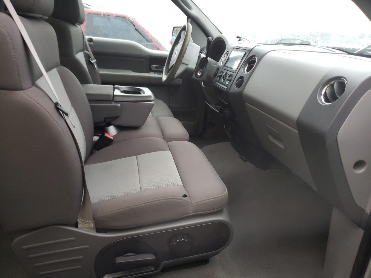 Photo 5 from auction – 2005 FORD F150 with VIN 1FTPX12575FB70241