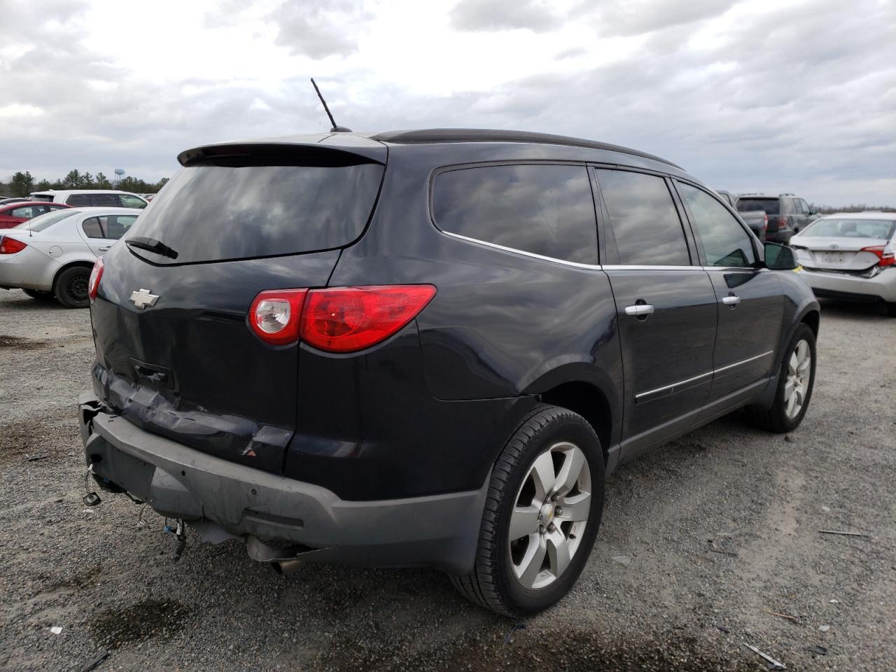 Photo 4 from auction – 2011 CHEVROLET TRAVERSE L with VIN 1GNKRLED8BJ341971
