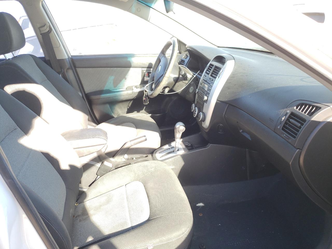 Photo 5 from auction – 2007 KIA SPECTRA5 S with VIN KNAFE162375004578