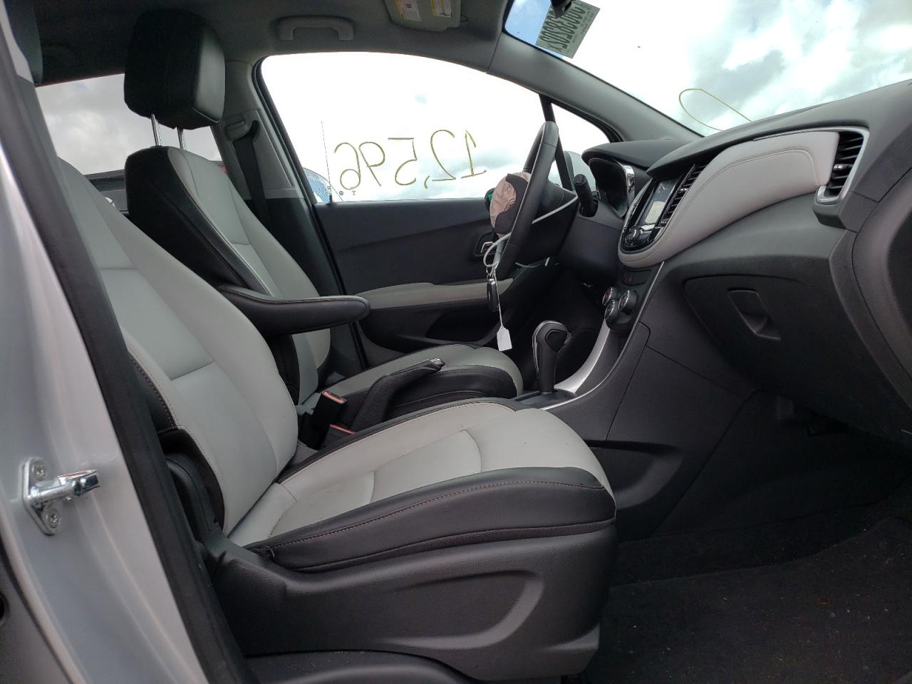 Photo 5 from auction – 2021 CHEVROLET TRAX 1LT with VIN KL7CJLSB1MB306352