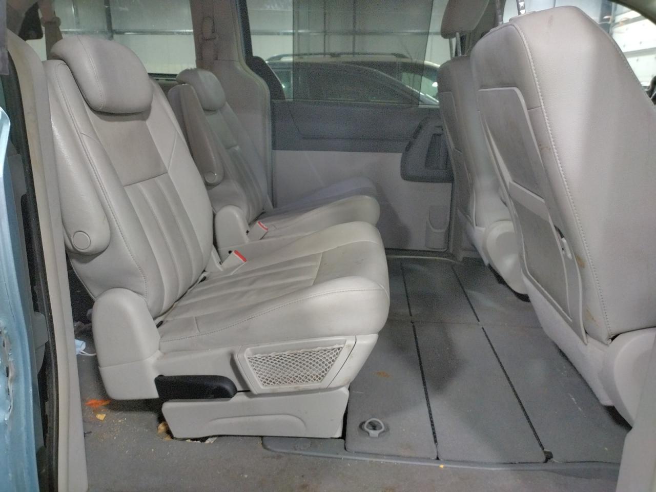 Photo 6 from auction – 2008 CHRYSLER TOWN & COU with VIN 2A8HR54P48R709747