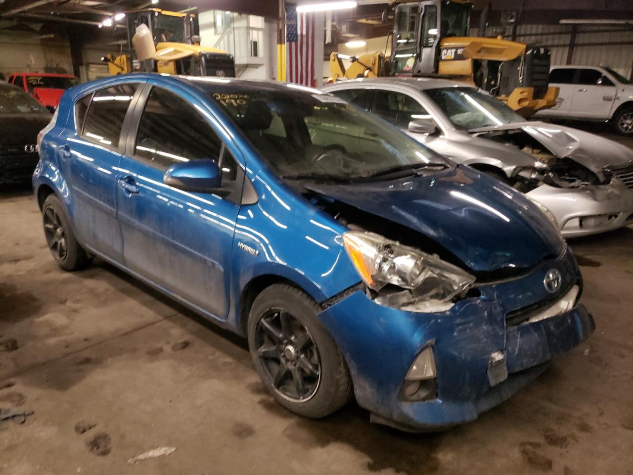 TOYOTA PRIUS C 2014 with VIN JTDKDTB33E1569612 - Photo from auction
