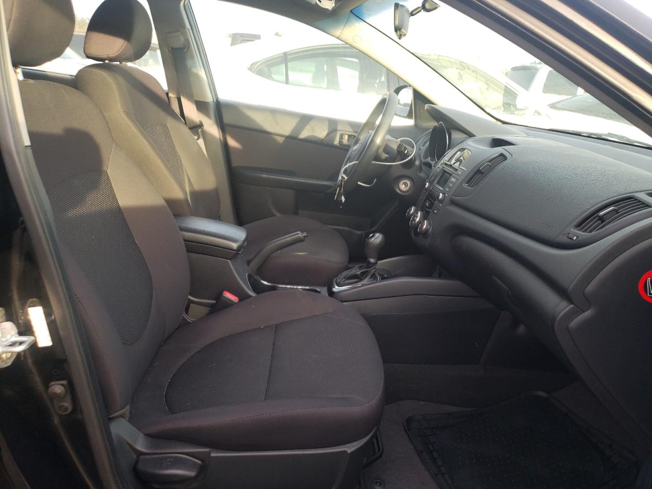 Photo 5 from auction – 2012 KIA FORTE EX with VIN KNAFU4A2XC5603791