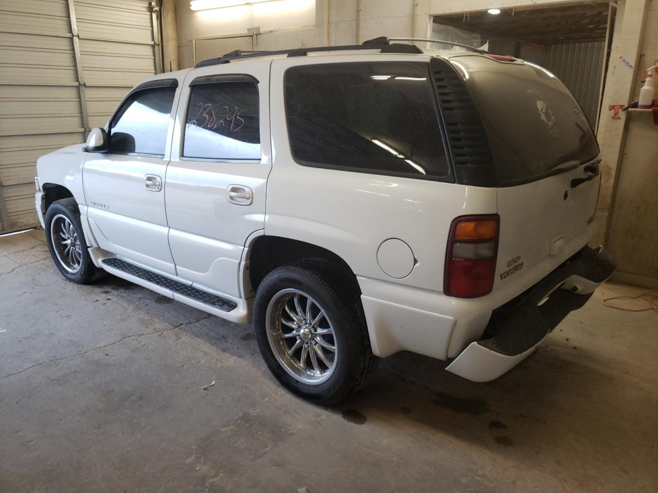 Photo 3 from auction – 2003 GMC YUKON DENA with VIN 1GKEK63U03J200252