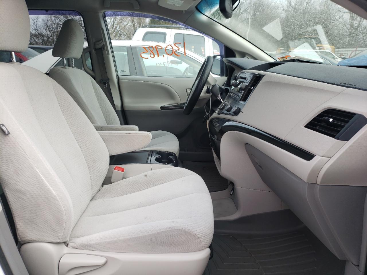 Photo 5 from auction – 2012 TOYOTA SIENNA LE with VIN 5TDKK3DC8CS245008