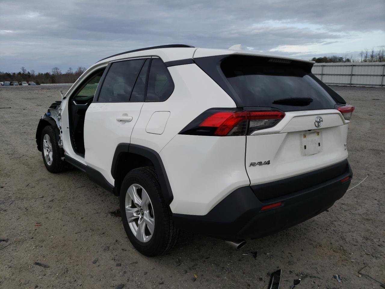 Photo 3 from auction – 2019 TOYOTA RAV4 XLE with VIN JTMP1RFV9KD035165
