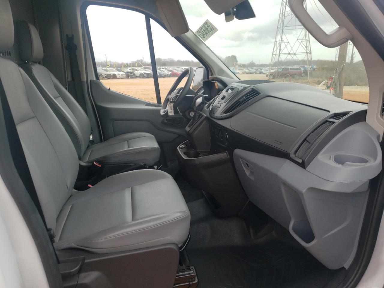 Photo 5 from auction – 2019 FORD TRANSIT T- with VIN 1FTYR2CM2KKB41551