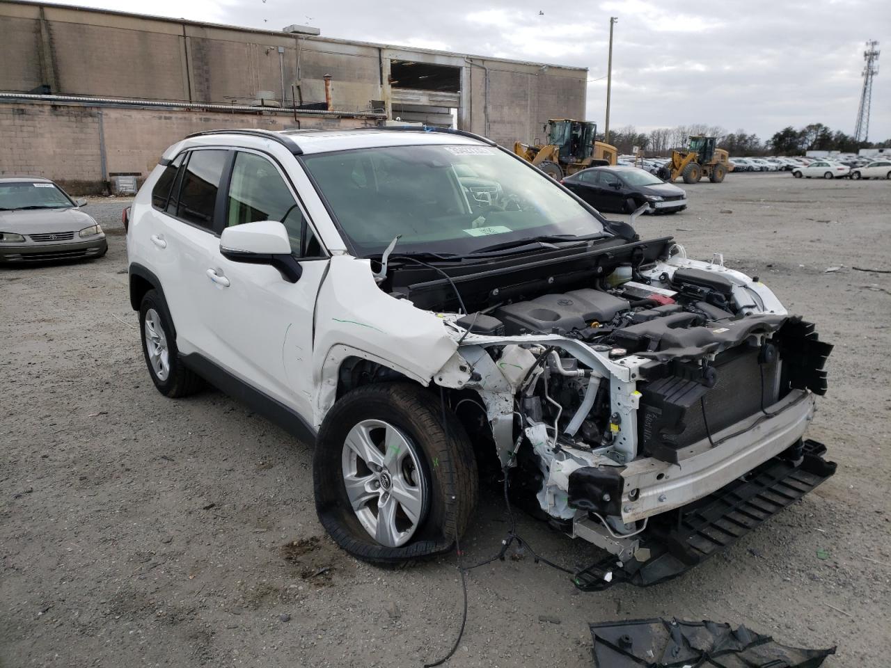 TOYOTA RAV4 XLE 2019 with VIN JTMP1RFV9KD035165 - Photo from auction