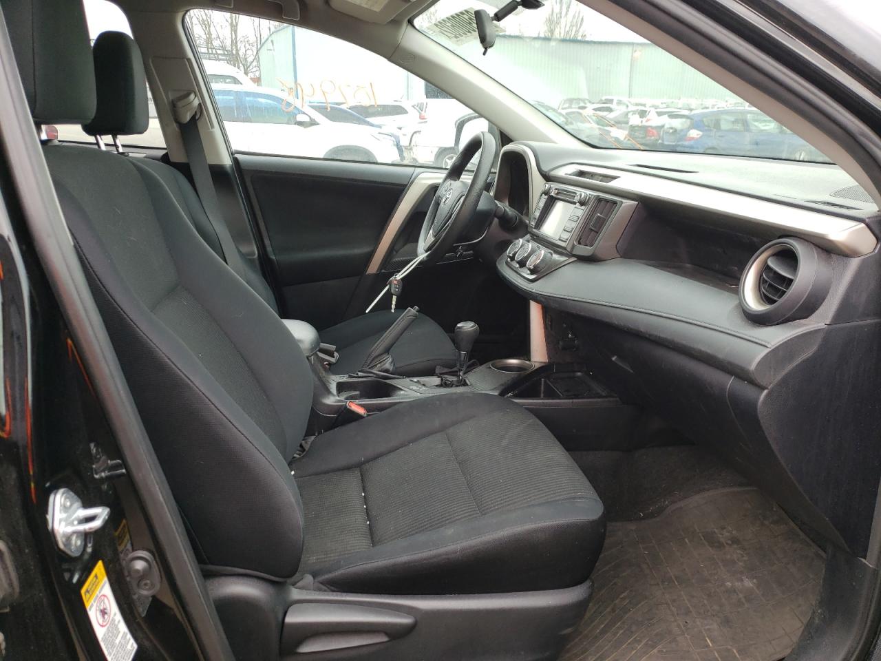 Photo 5 from auction – 2015 TOYOTA RAV4 LE with VIN 2T3BFREV9FW340137