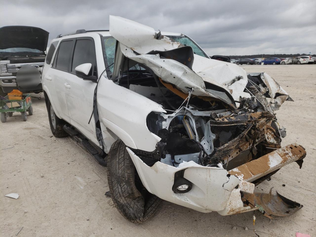 Photo 1 from auction – 2022 TOYOTA 4RUNNER SR with VIN JTEEU5JR1N5258974