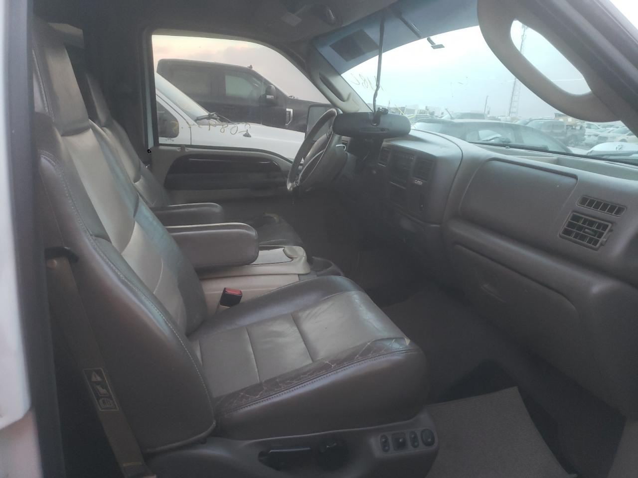 Photo 5 from auction – 2003 FORD EXCURSION with VIN 1FMNU44P23EC17853