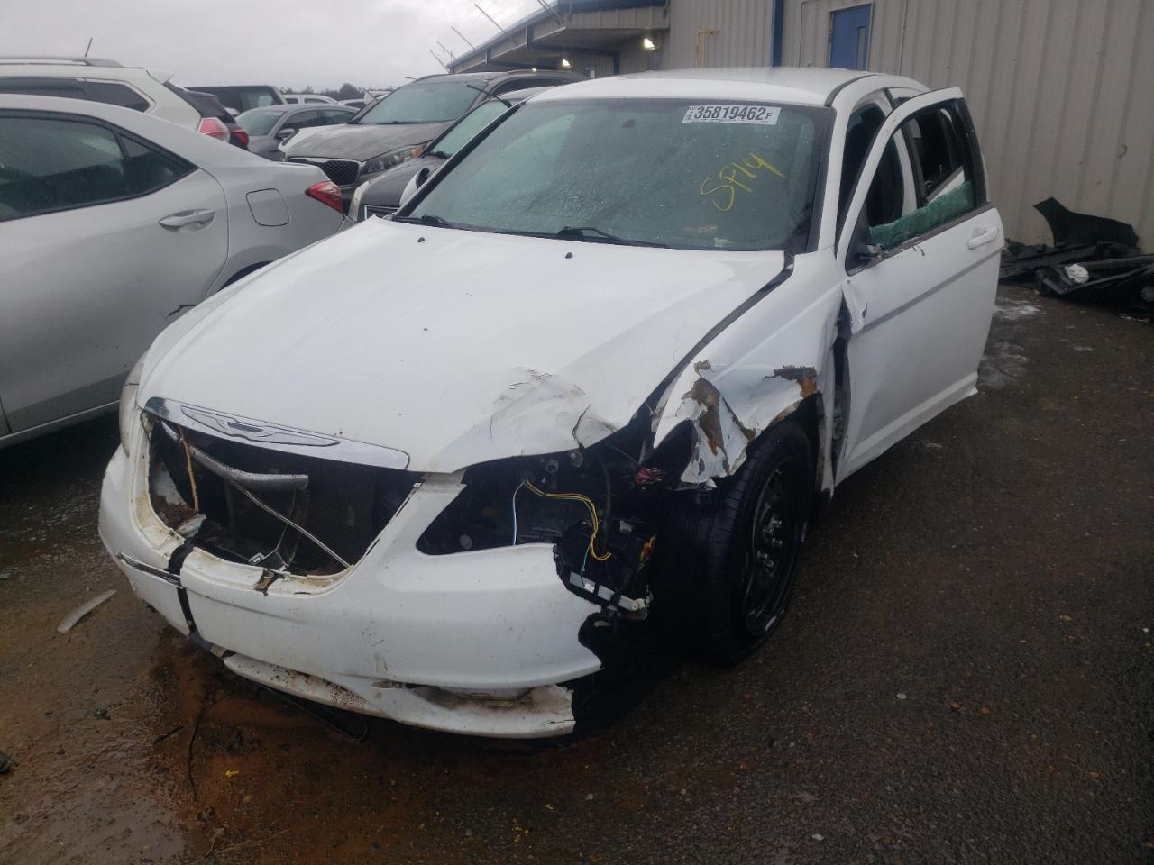 Photo 2 from auction – 2014 CHRYSLER 200 LX with VIN 1C3CCBAB6EN142352