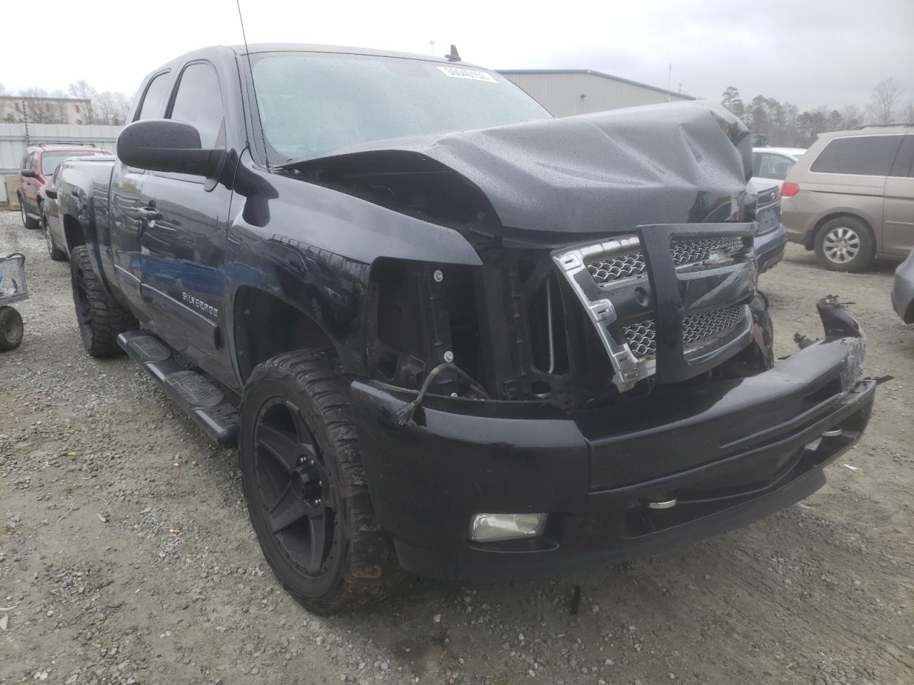CHEVROLET SILVERADO 2011 with VIN 1GCRCSE06BZ286020 - Photo from auction