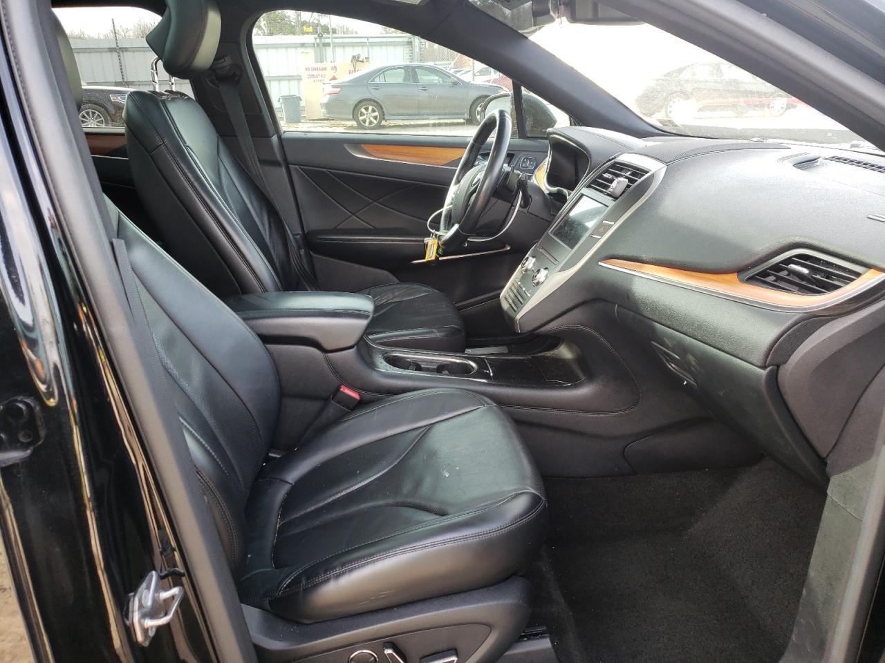 Photo 5 from auction – 2016 LINCOLN MKC RESERV with VIN 5LMCJ3D98GUJ15400