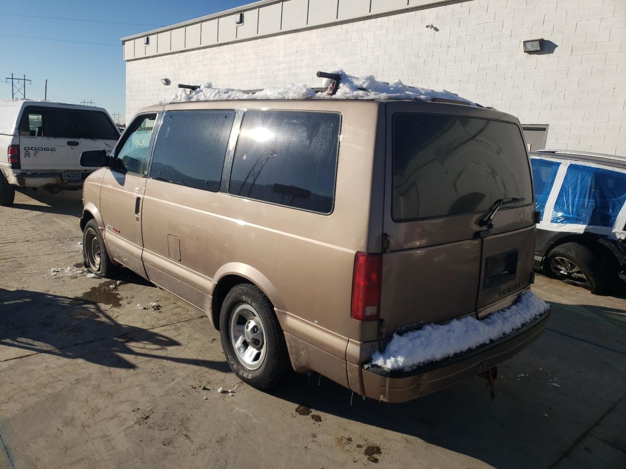 Photo 3 from auction – 2001 CHEVROLET ASTRO with VIN 1GNEL19W11B127010