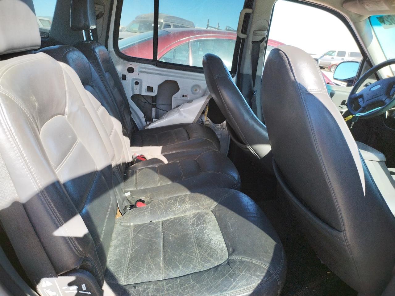 Photo 6 from auction – 2002 FORD EXPLORER X with VIN 1FMDU73E02ZB92763