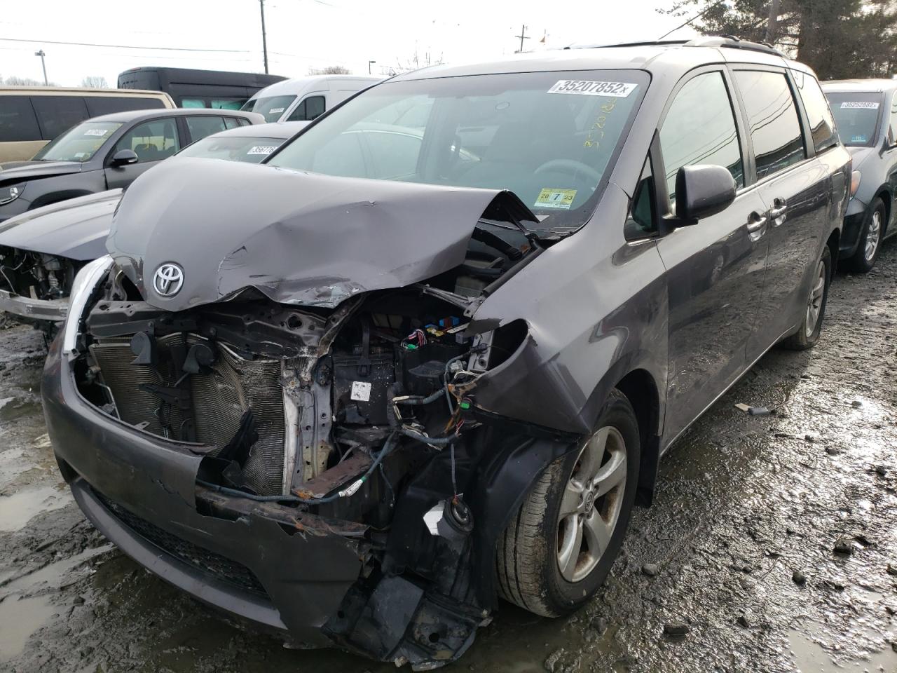 Photo 2 from auction – 2014 TOYOTA SIENNA LE with VIN 5TDKK3DC3ES462811