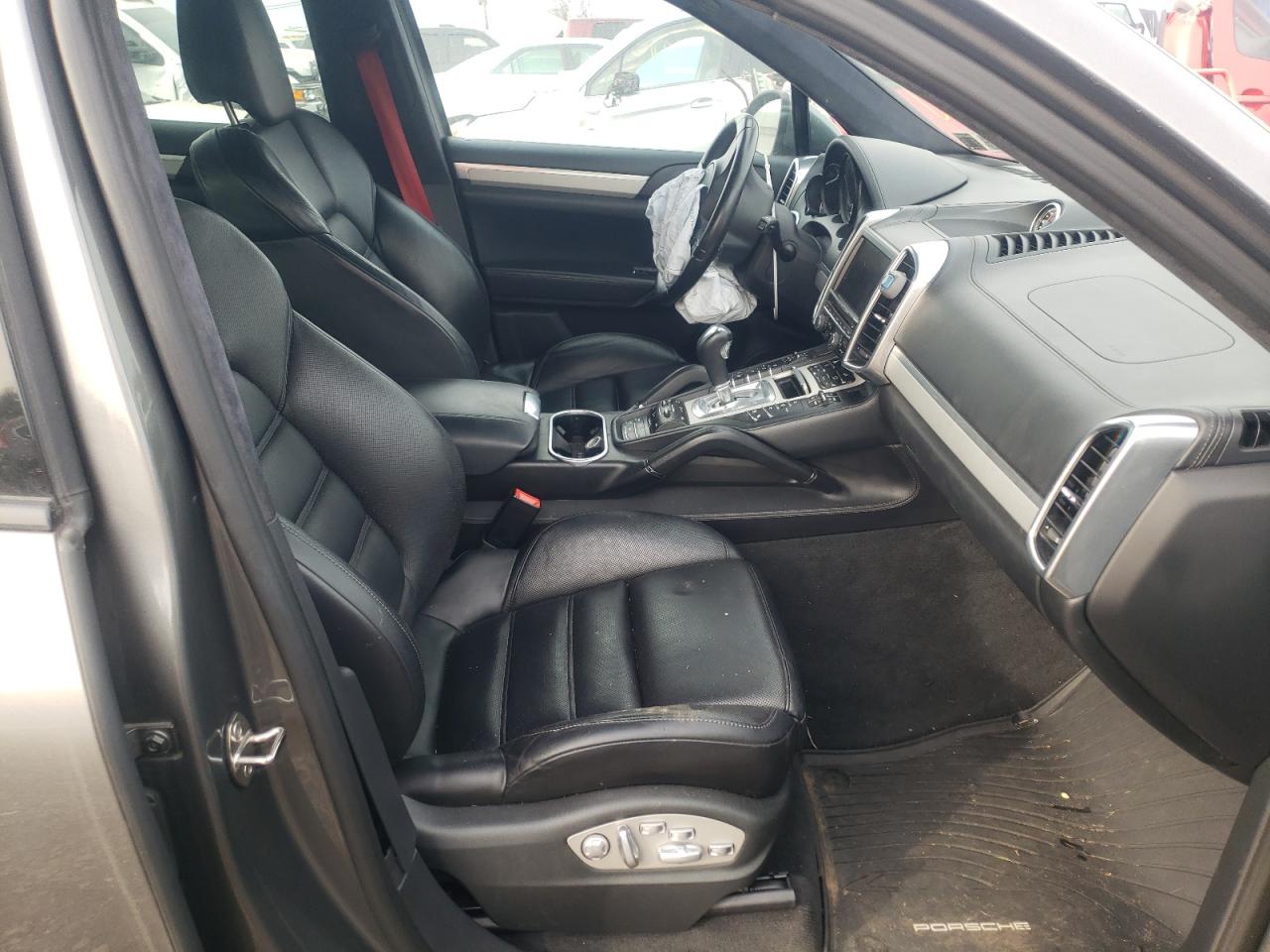 Photo 5 from auction – 2014 PORSCHE CAYENNE TU with VIN WP1AC2A2XELA80953
