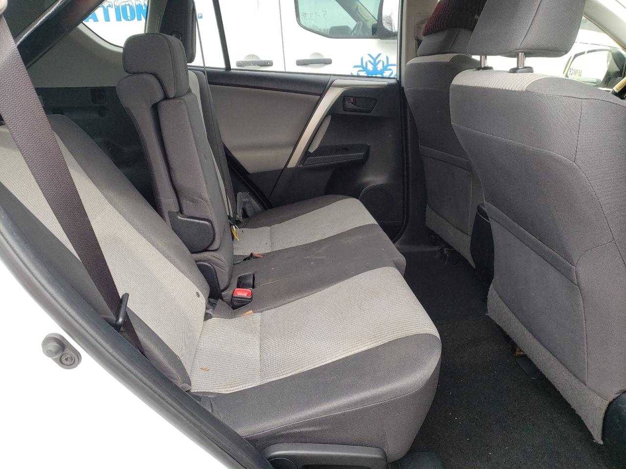 Photo 6 from auction – 2015 TOYOTA RAV4 LE with VIN JTMBFREV9FD119618