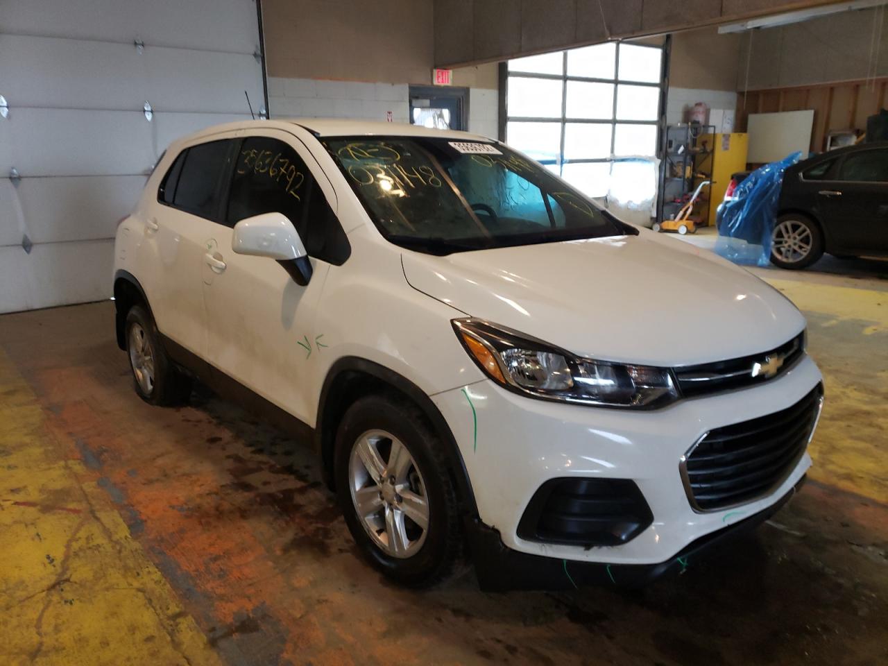CHEVROLET TRAX LS 2020 with VIN KL7CJNSB4LB031148 - Photo from auction