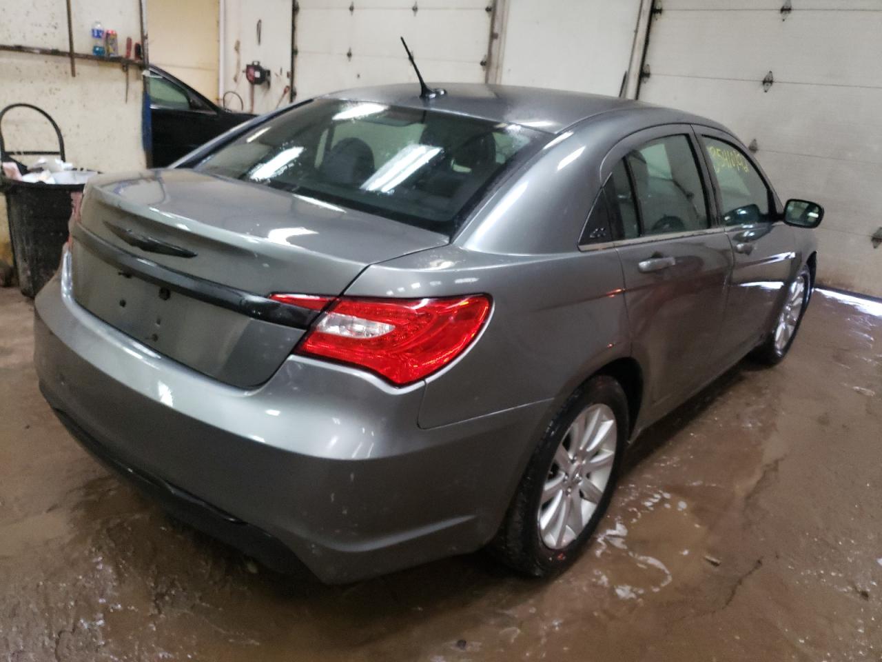 Photo 4 from auction – 2013 CHRYSLER 200 TOURIN with VIN 1C3CCBBB8DN557850