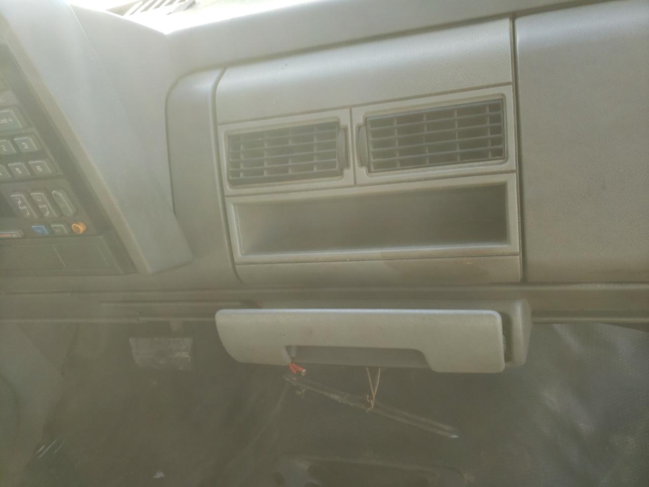 Photo 9 from auction – 1994 GMC SIERRA C15 with VIN 1GTEC14Z0RZ506013