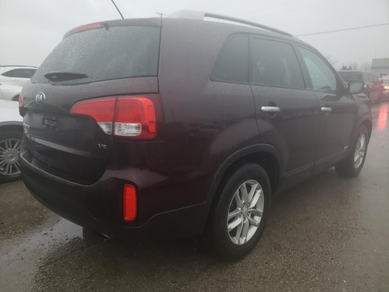 Photo 4 from auction – 2015 KIA SORENTO LX with VIN 5XYKTDA75FG651615