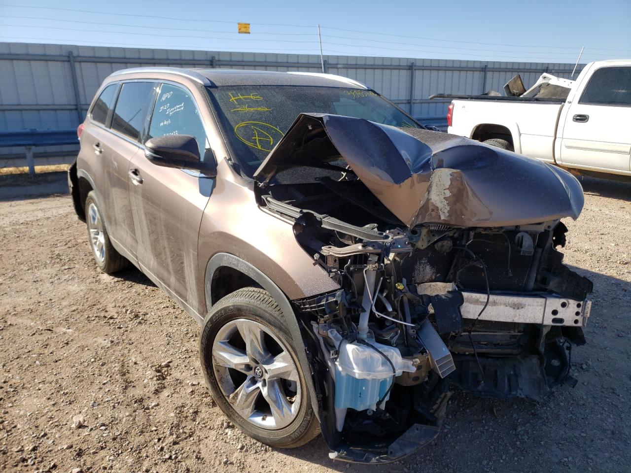 TOYOTA HIGHLANDER 2017 with VIN 5TDYZRFH0HS233413 - Photo from auction