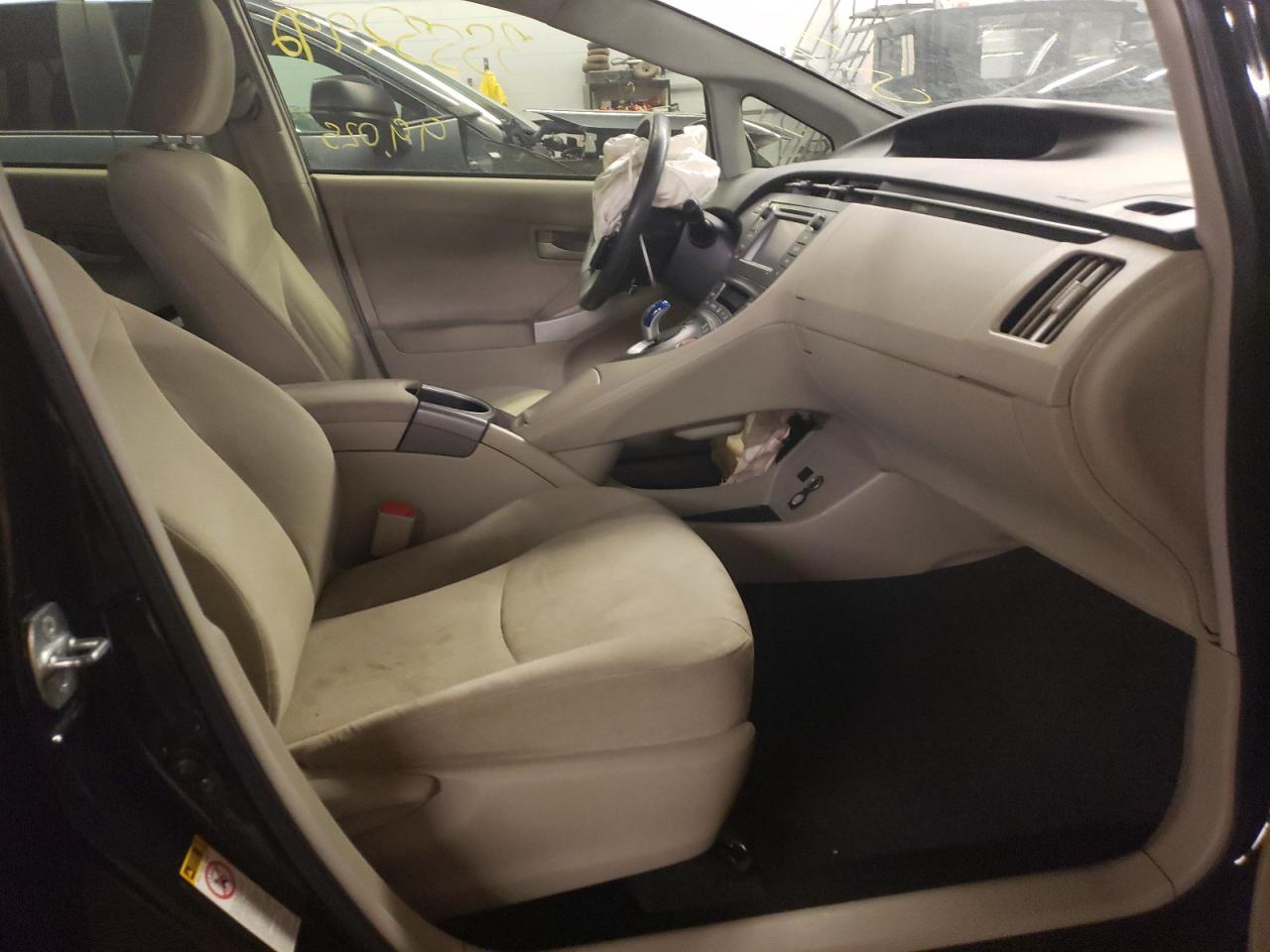 Photo 5 from auction – 2012 TOYOTA PRIUS with VIN JTDKN3DUXC1520052