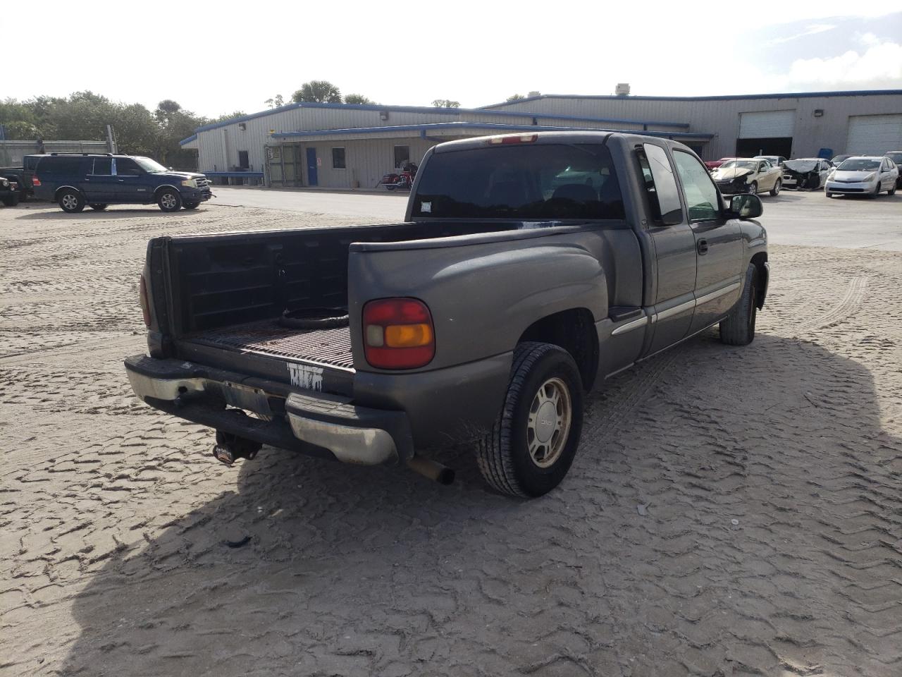 Photo 4 from auction – 2001 GMC SIERRA 150 with VIN 1GTEC19T81Z290095