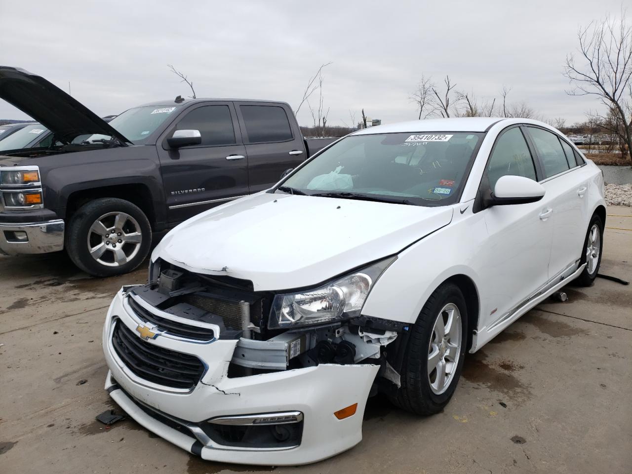 Photo 2 from auction – 2015 CHEVROLET CRUZE LT with VIN 1G1PC5SB1F7222234