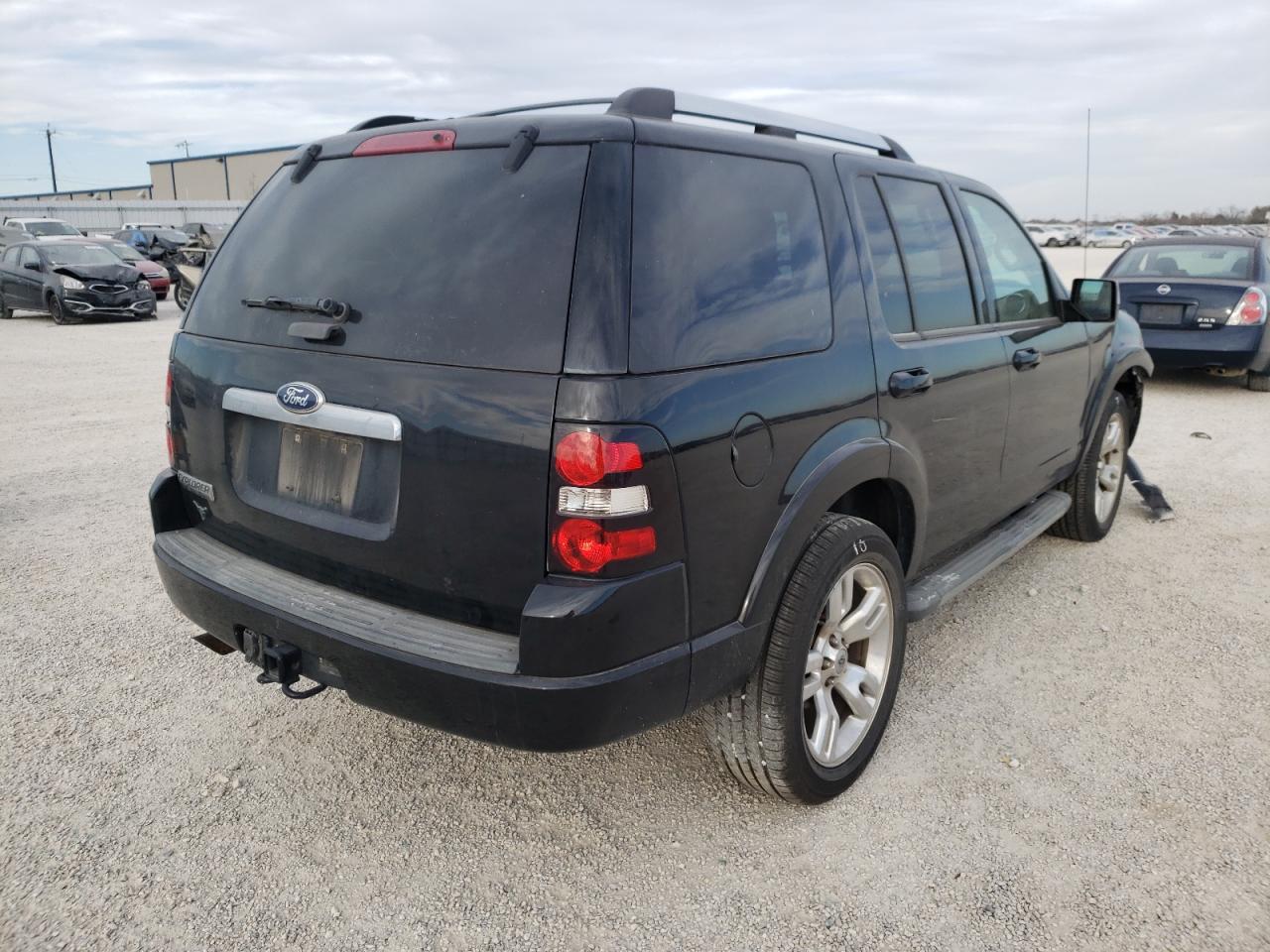 Photo 4 from auction – 2010 FORD EXPLORER L with VIN 1FMEU6FEXAUA90120