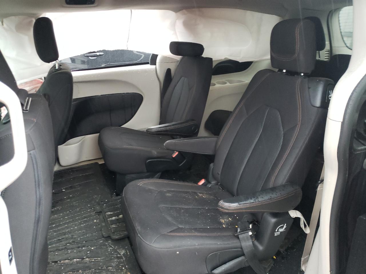 Photo 6 from auction – 2017 CHRYSLER PACIFICA T with VIN 2C4RC1DG1HR529504