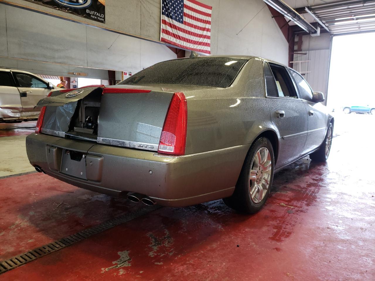 Photo 4 from auction – 2010 CADILLAC DTS PLATIN with VIN 1G6KP5E98AU109666
