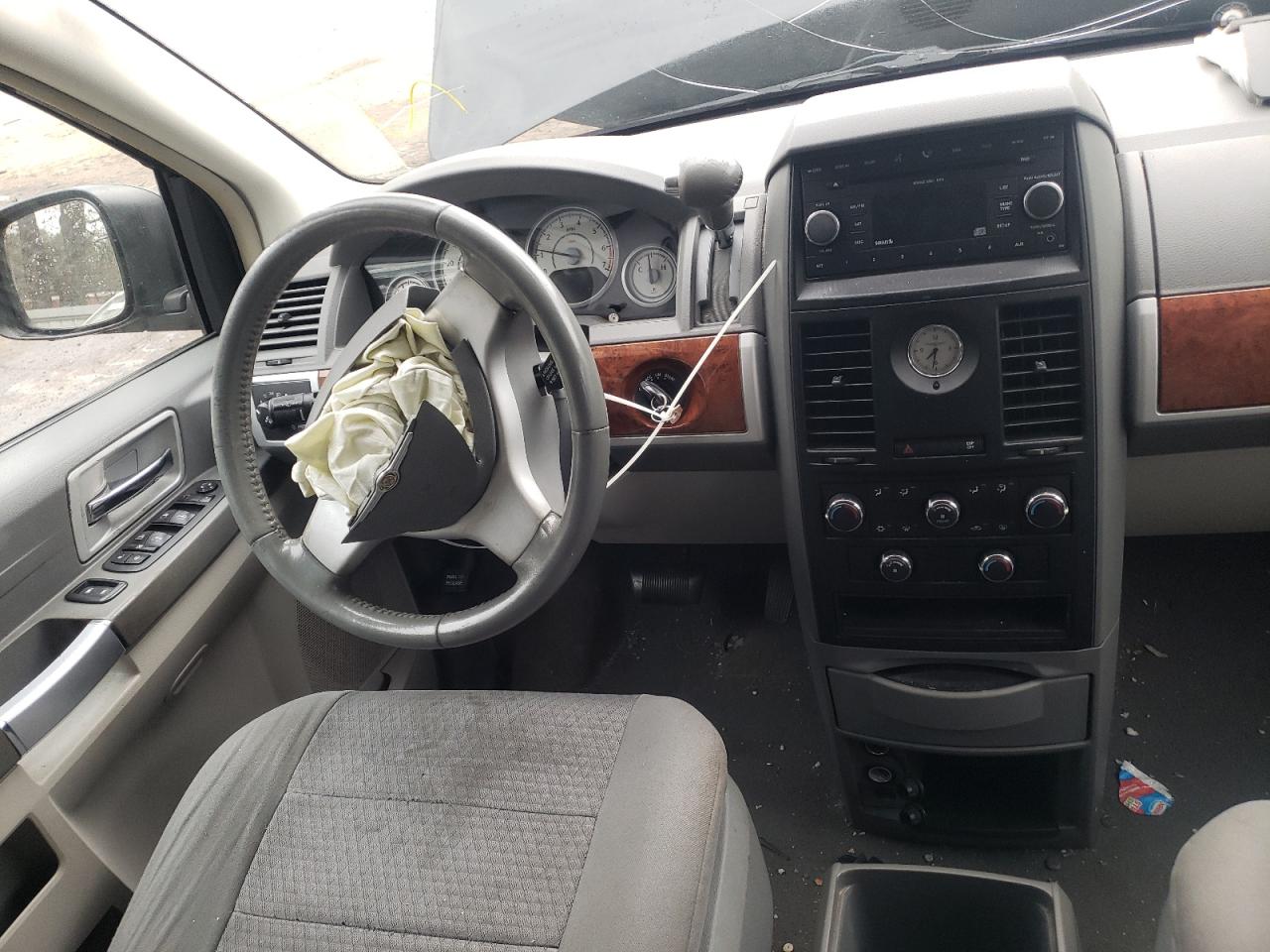 Photo 9 from auction – 2008 CHRYSLER TOWN & COU with VIN 2A8HR54P18R792733
