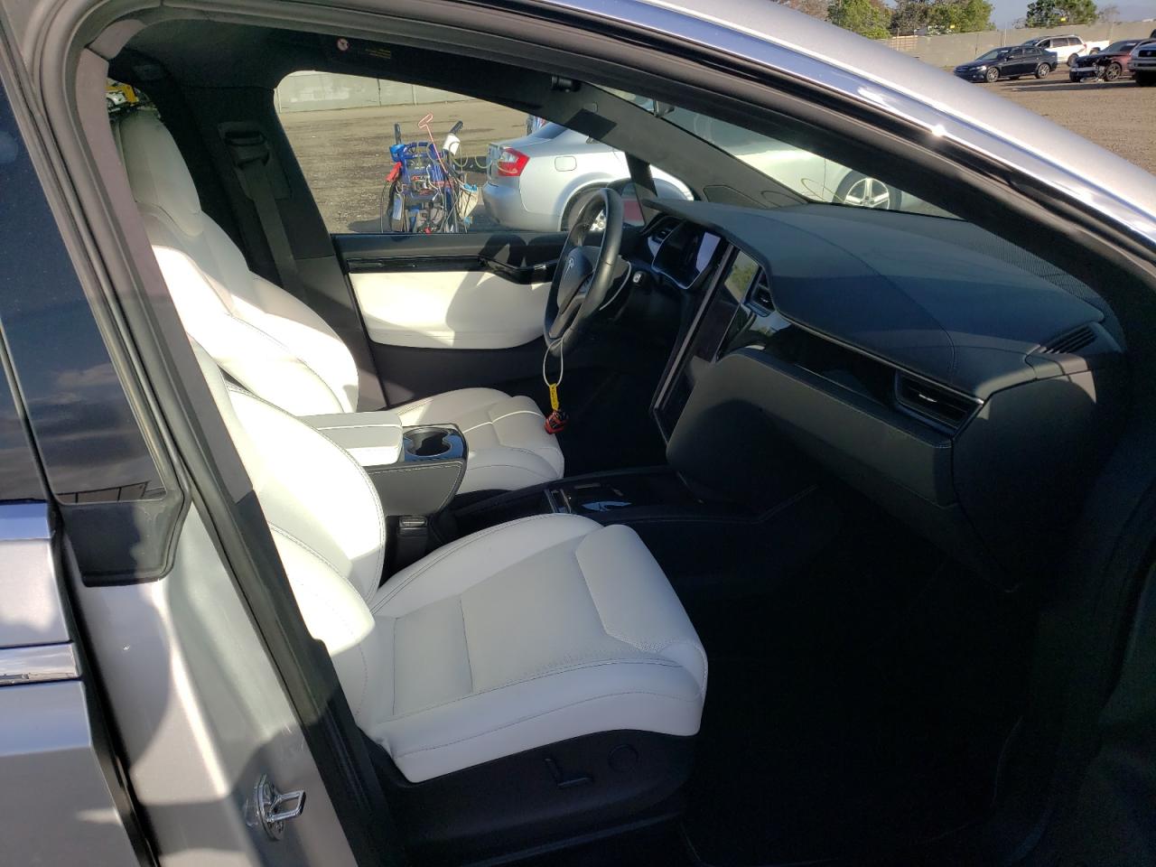 Photo 5 from auction – 2018 TESLA MODEL X with VIN 5YJXCBE47JF118644