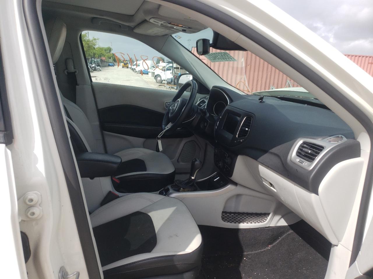 Photo 5 from auction – 2019 JEEP COMPASS LA with VIN 3C4NJCBB9KT623724