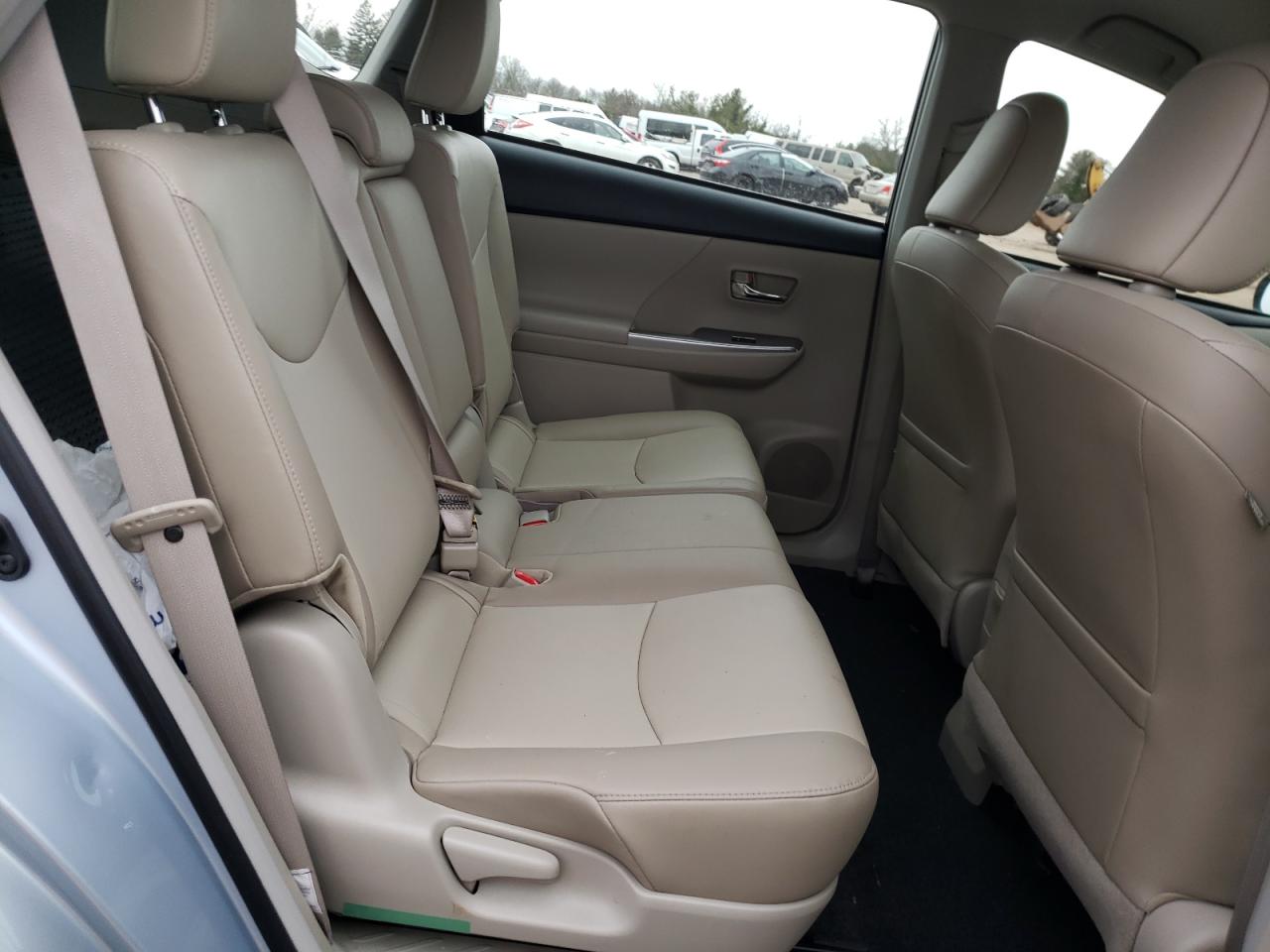Photo 6 from auction – 2015 TOYOTA PRIUS V with VIN JTDZN3EU4FJ033592
