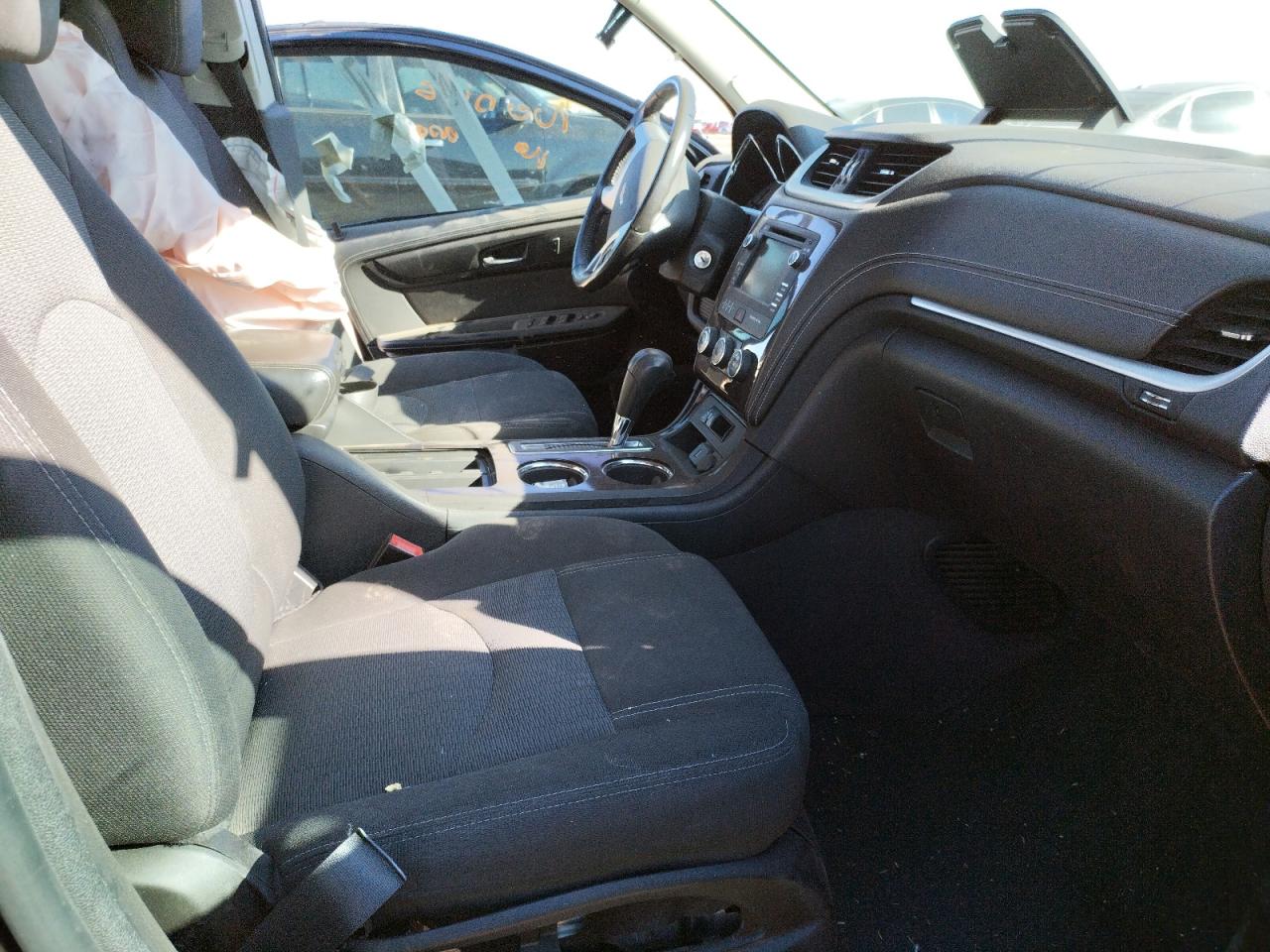 Photo 5 from auction – 2017 CHEVROLET TRAVERSE L with VIN 1GNKVGKD9HJ264107
