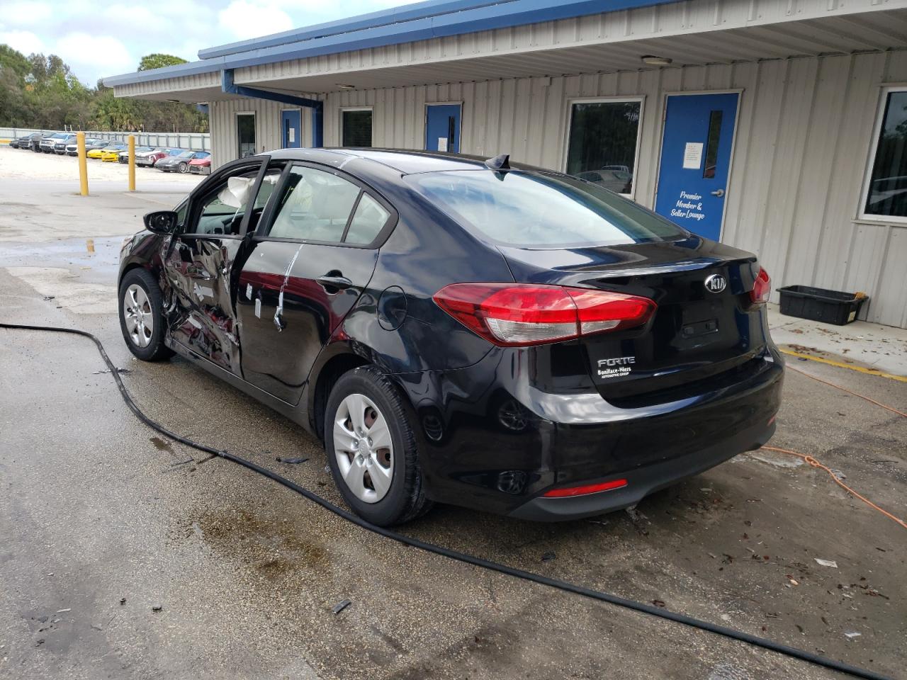Photo 3 from auction – 2017 KIA FORTE LX with VIN 3KPFK4A70HE079759