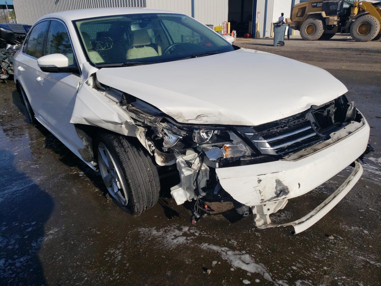 VOLKSWAGEN PASSAT S 2015 with VIN 1VWAS7A33FC115342 - Photo from auction