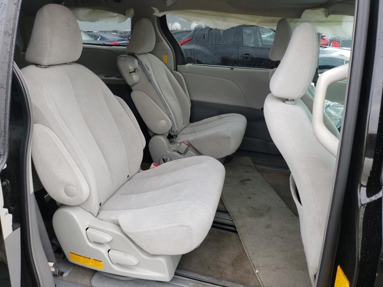 Photo 6 from auction – 2014 TOYOTA SIENNA LE with VIN 5TDKK3DC8ES413636