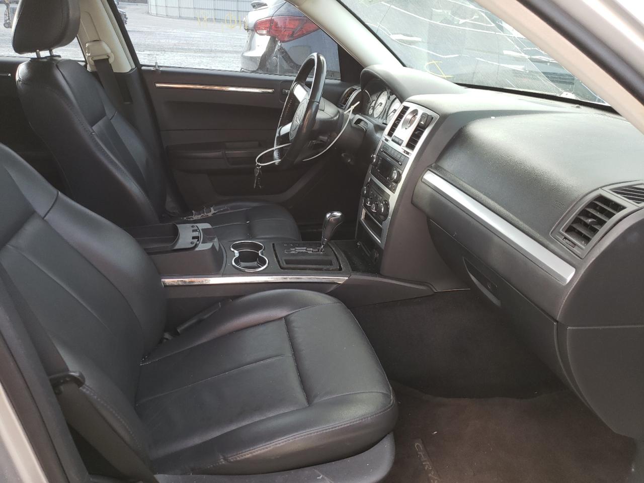 Photo 5 from auction – 2010 CHRYSLER 300 TOURIN with VIN 2C3CA5CV4AH300690