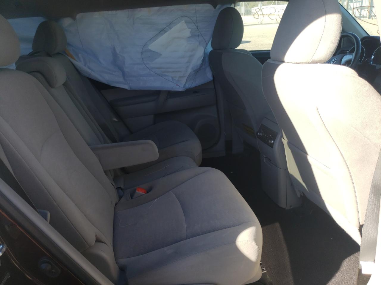 Photo 6 from auction – 2011 TOYOTA HIGHLANDER with VIN 5TDBK3EH8BS050700