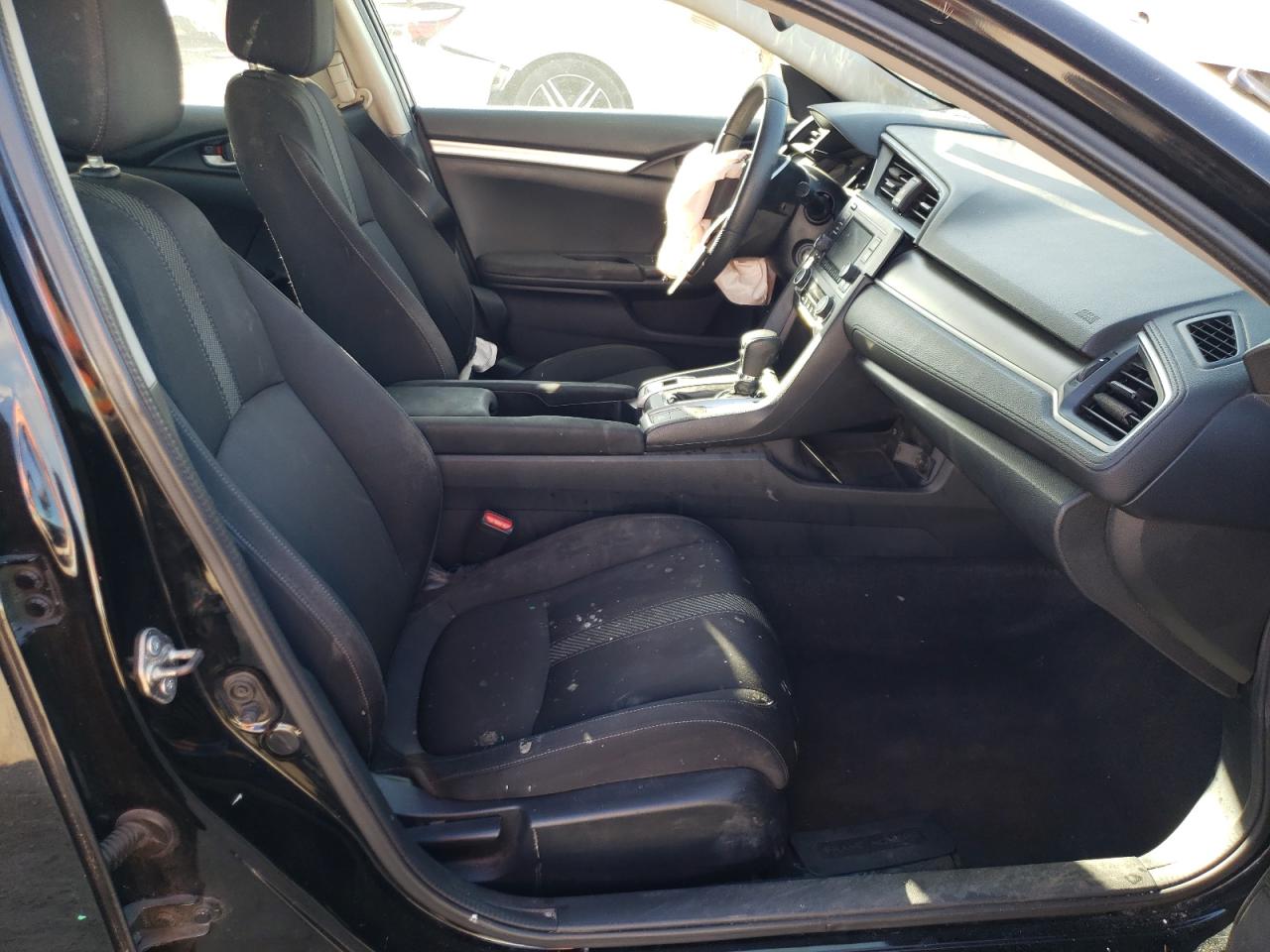 Photo 5 from auction – 2016 HONDA CIVIC LX with VIN 2HGFC2F50GH552394